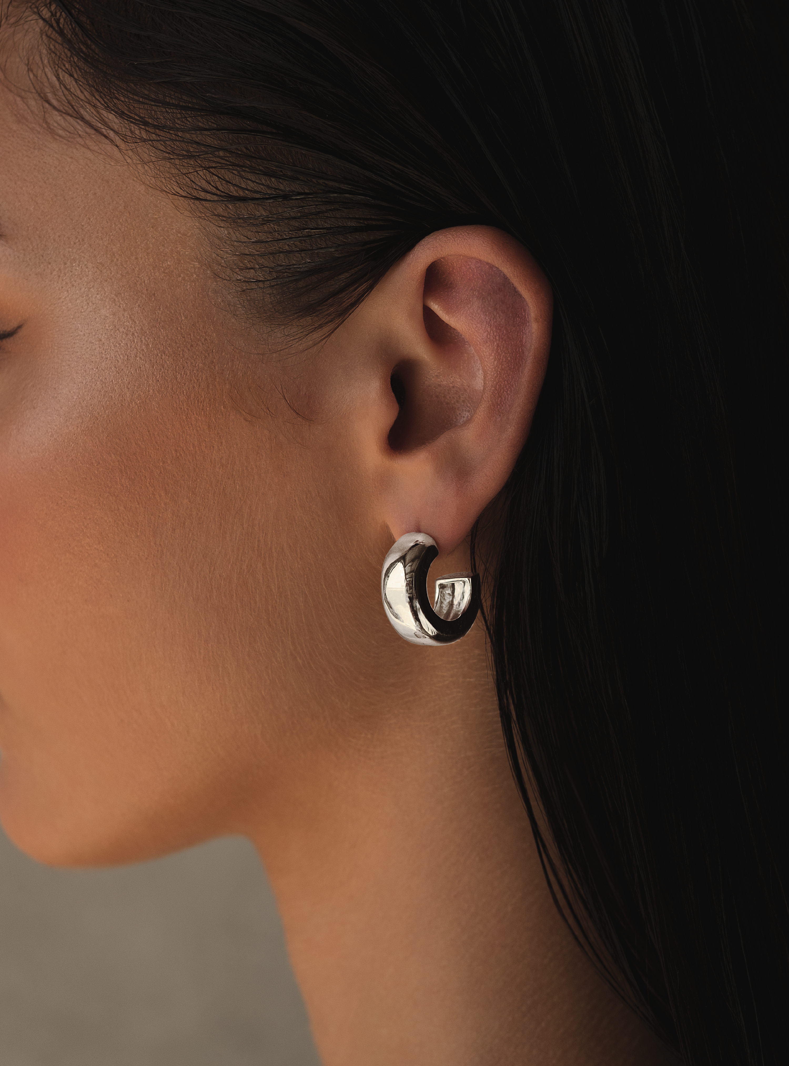 SILVER ROMA HOOPS